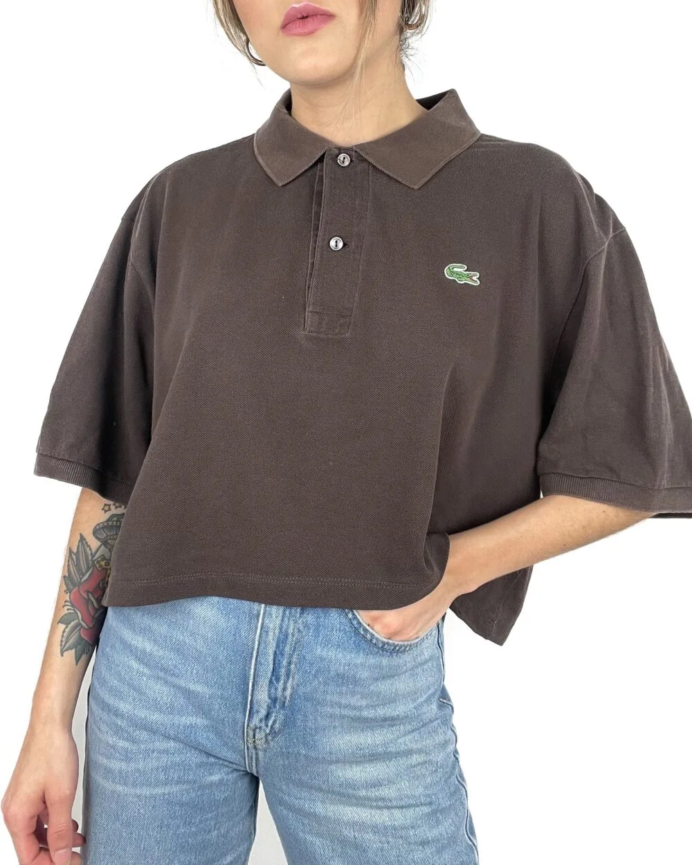 Polo Lacoste crop top y coletero